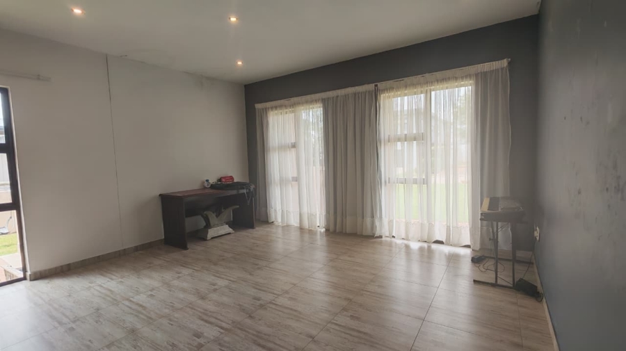 6 Bedroom Property for Sale in Cashan North West